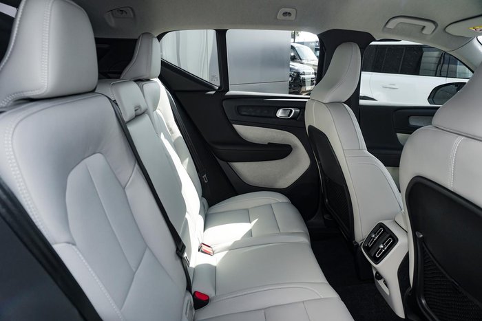 2024 Volvo XC40 Plus B4