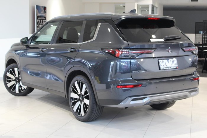 2025 Mitsubishi Outlander LS
