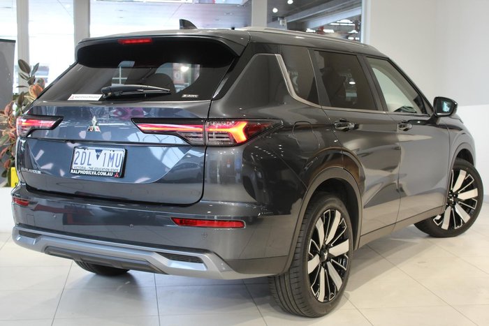 2025 Mitsubishi Outlander LS