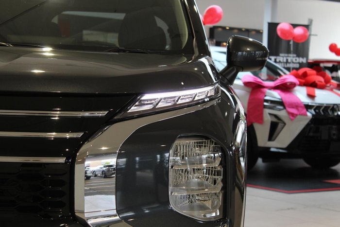2025 Mitsubishi Outlander LS