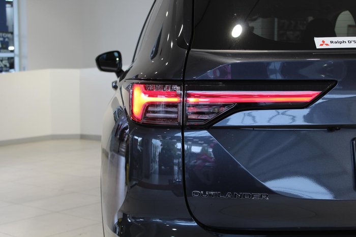 2025 Mitsubishi Outlander LS