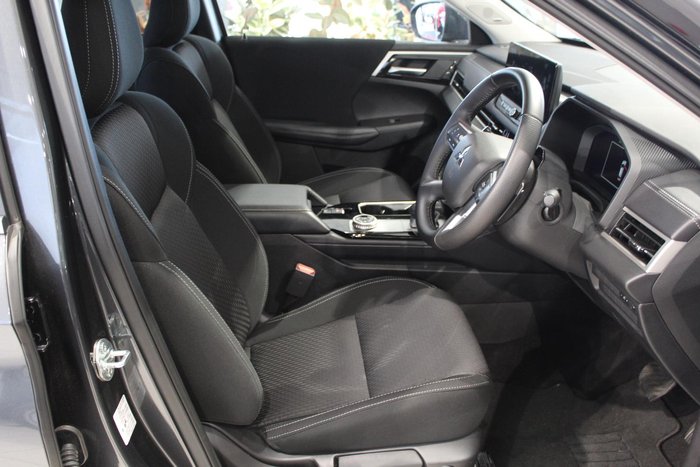 2025 Mitsubishi Outlander LS