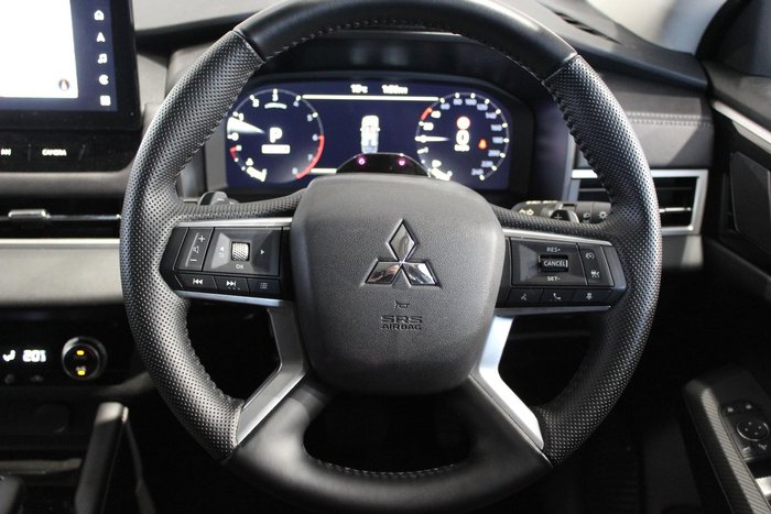 2025 Mitsubishi Outlander LS