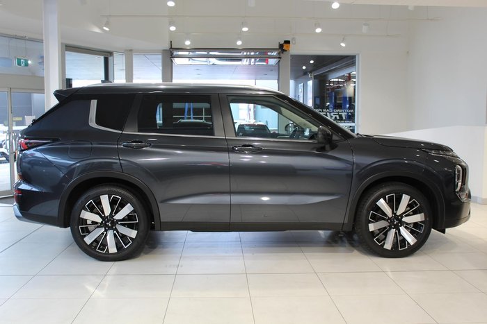 2025 Mitsubishi Outlander LS