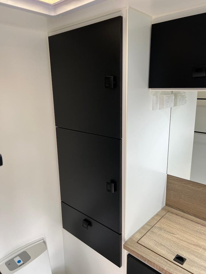 2023 Design RV Crx Semi Off Road Van 7, 21'6''