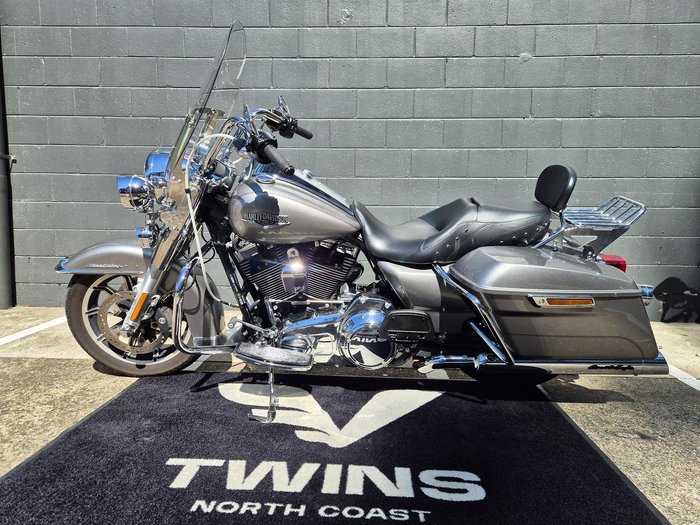2016 Harley-Davidson Road King 1690 (FLHR) Touring Silver
