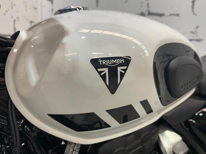 2025 Triumph Scrambler 400 XC Scrambler White