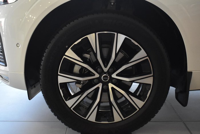 2025 Volvo XC60 Plus B5 MY25 AWD Crystal White