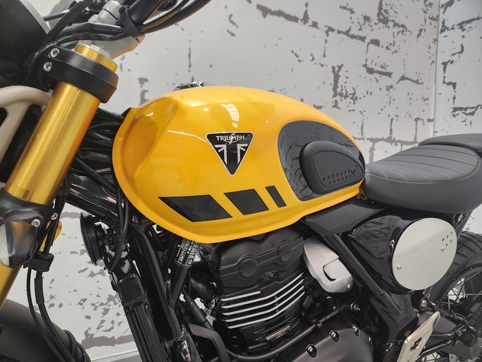 2025 Triumph Scrambler 400 XC Scrambler Yellow