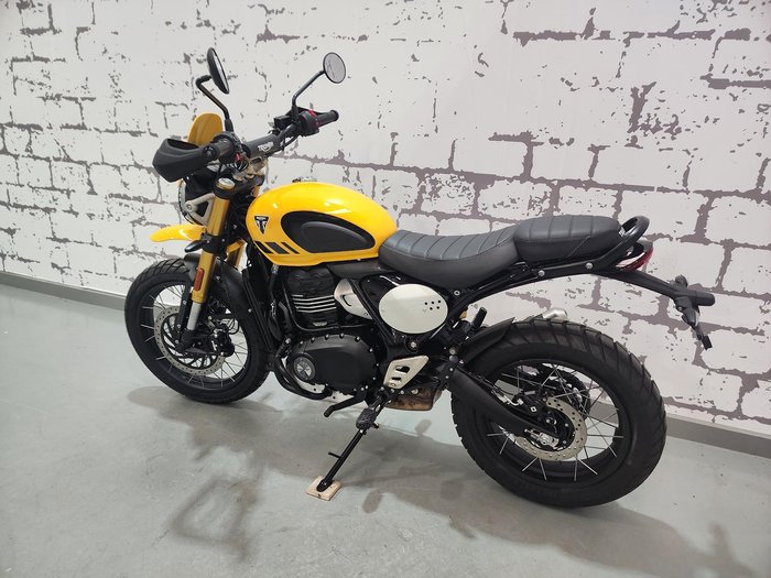 2025 Triumph Scrambler 400 XC Scrambler Yellow