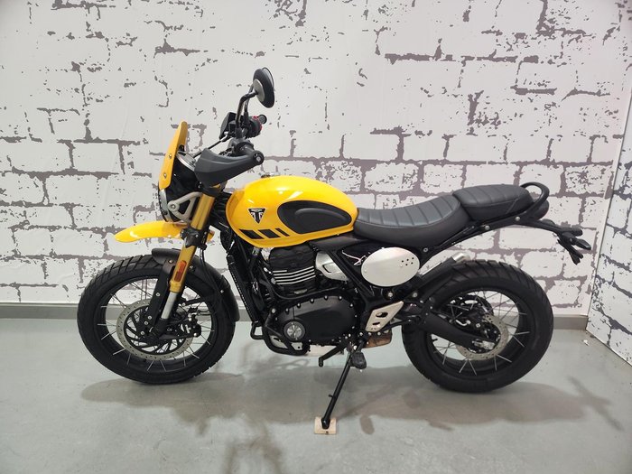 2025 Triumph Scrambler 400 XC Scrambler Yellow