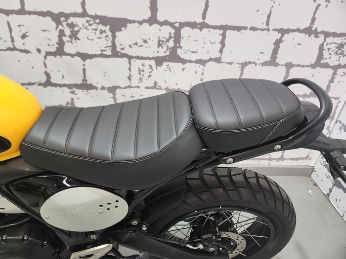 2025 Triumph Scrambler 400 XC Scrambler Yellow