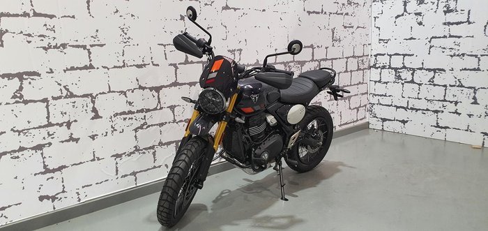 2025 Triumph Scrambler 400 XC Scrambler Grey
