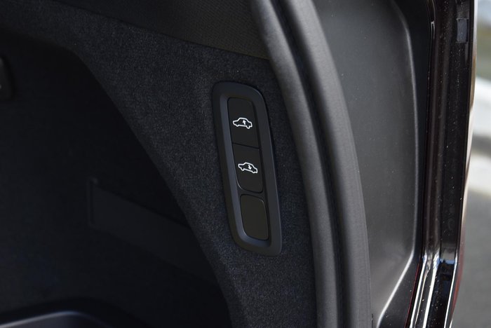 2025 Volvo XC90 Ultra T8 Plug-In Hybrid Dark MY26 AWD Crystal White
