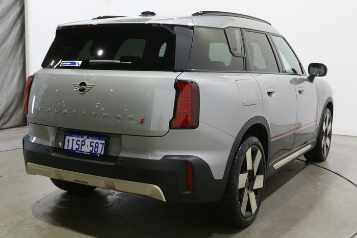 2024 MINI Countryman S Favoured