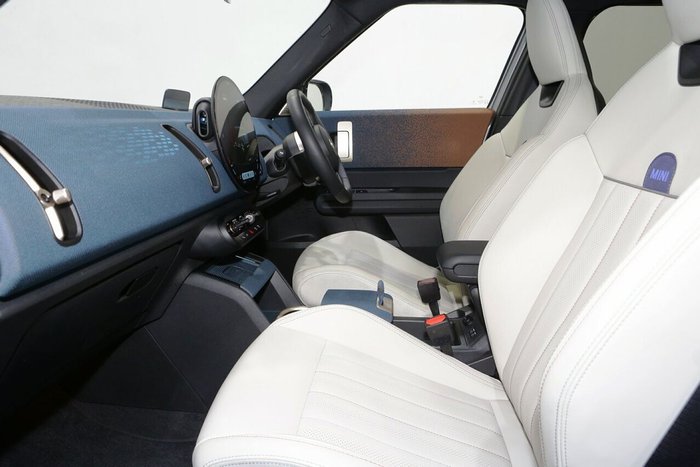 2024 MINI Countryman S Favoured