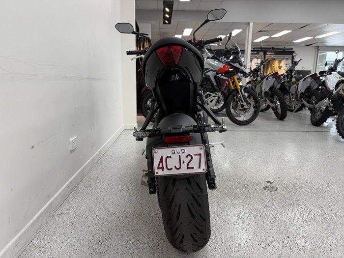 2025 Triumph TRIDENT 660 Red