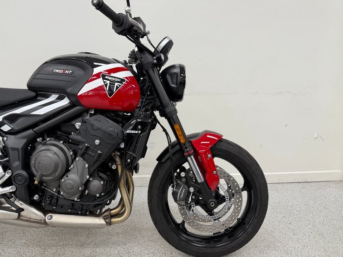 2025 Triumph TRIDENT 660 Red