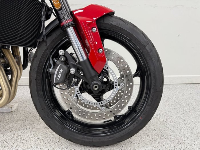2025 Triumph TRIDENT 660 Red