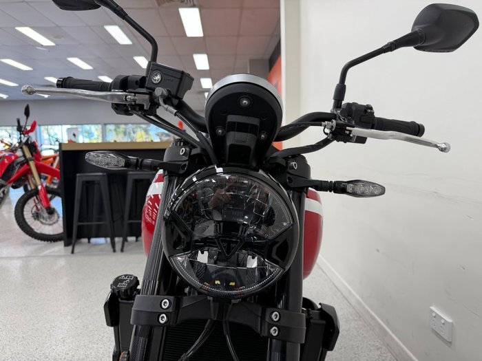 2025 Triumph TRIDENT 660 Red