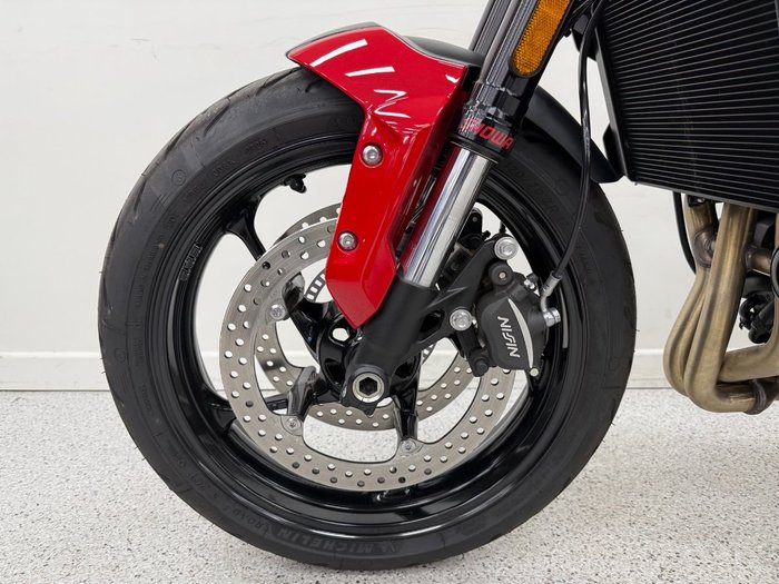 2025 Triumph TRIDENT 660 Red