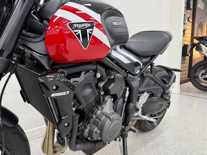 2025 Triumph TRIDENT 660 Red