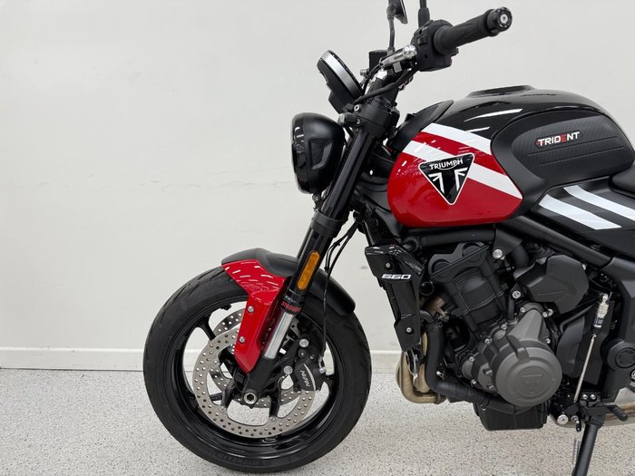 2025 Triumph TRIDENT 660 Red
