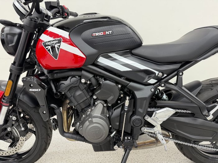 2025 Triumph TRIDENT 660 Red