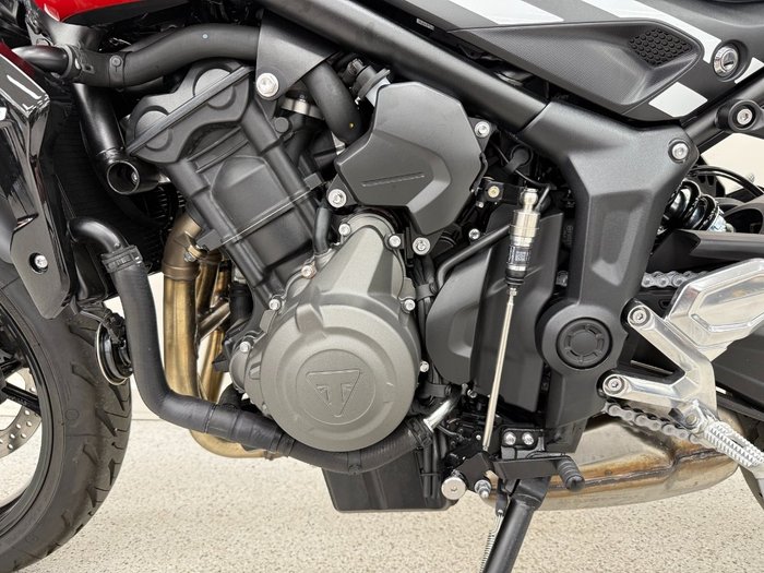 2025 Triumph TRIDENT 660 Red