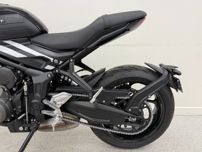 2025 Triumph TRIDENT 660 Red