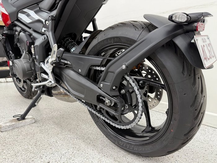2025 Triumph TRIDENT 660 Red