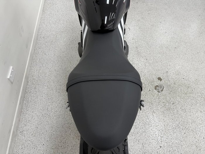 2025 Triumph TRIDENT 660 Red