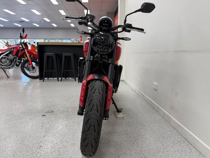 2025 Triumph TRIDENT 660 Red