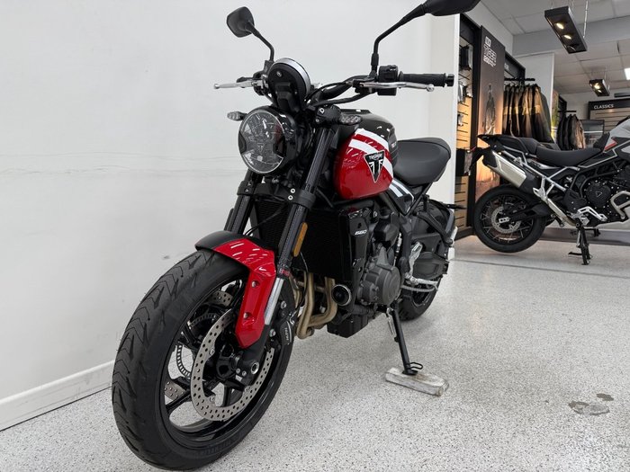 2025 Triumph TRIDENT 660 Red