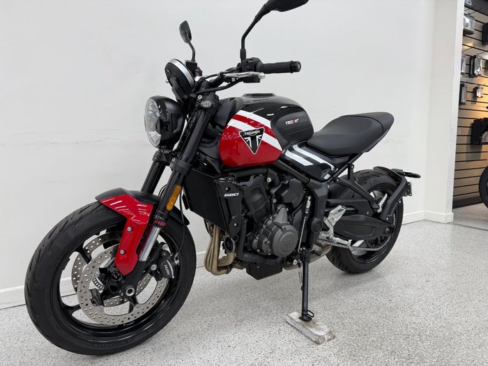 2025 Triumph TRIDENT 660 Red