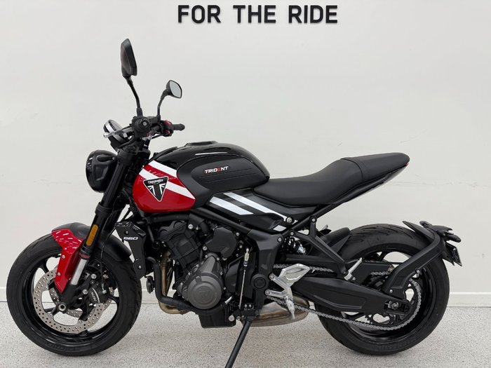 2025 Triumph TRIDENT 660 Red