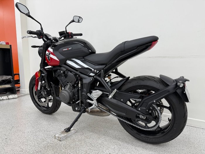 2025 Triumph TRIDENT 660 Red