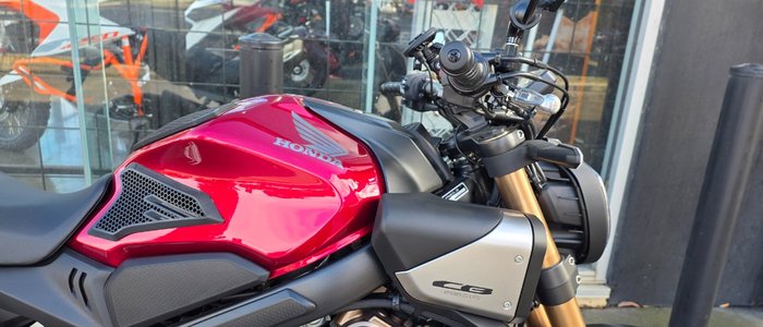 2024 Honda CB650RAC RED