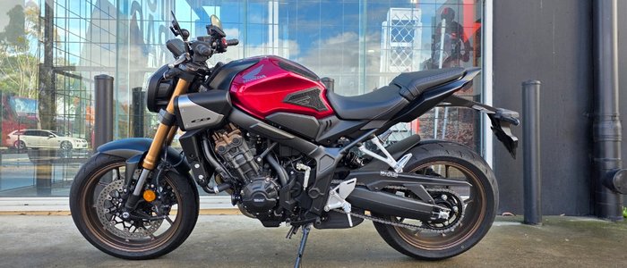 2024 Honda CB650RAC RED