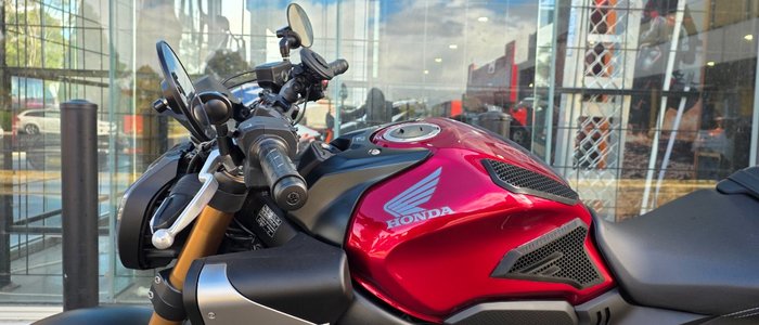 2024 Honda CB650RAC RED
