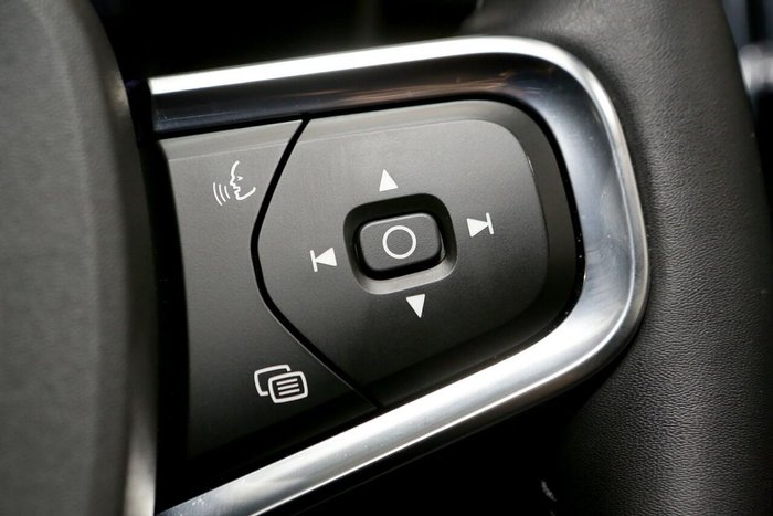 2022 Volvo XC40 Plus B4