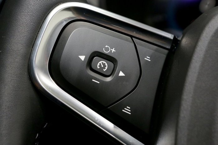 2022 Volvo XC40 Plus B4