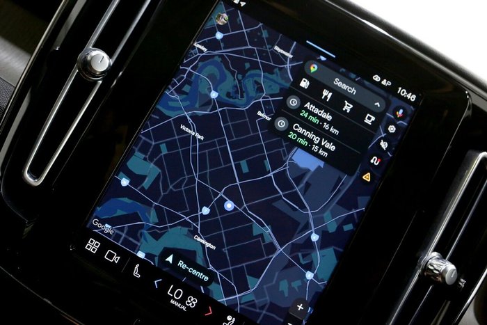 2022 Volvo XC40 Plus B4