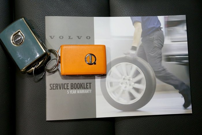 2022 Volvo XC40 Plus B4