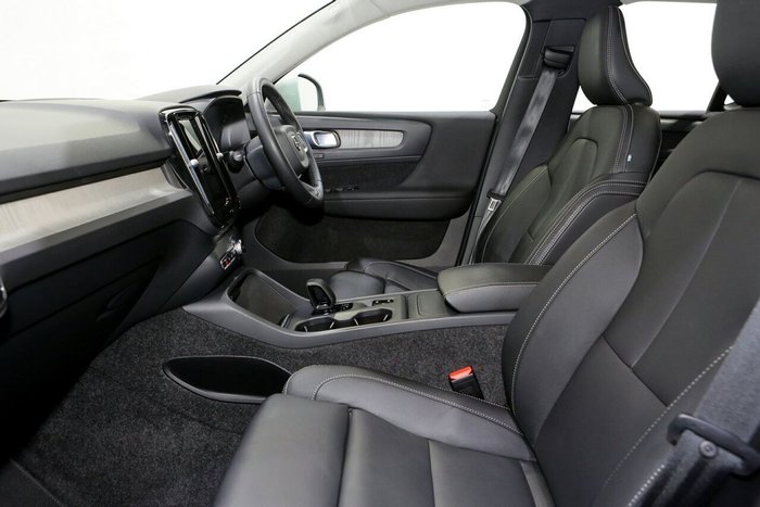 2022 Volvo XC40 Plus B4