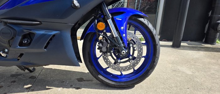 2024 Yamaha YZF-R3 BLUE