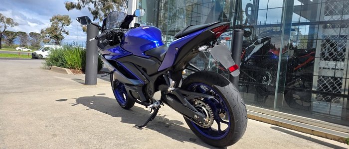 2024 Yamaha YZF-R3 BLUE