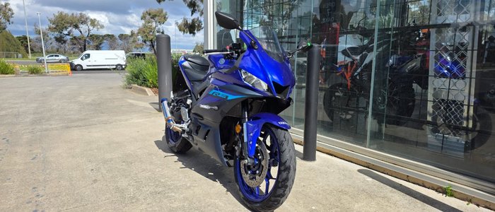 2024 Yamaha YZF-R3 BLUE