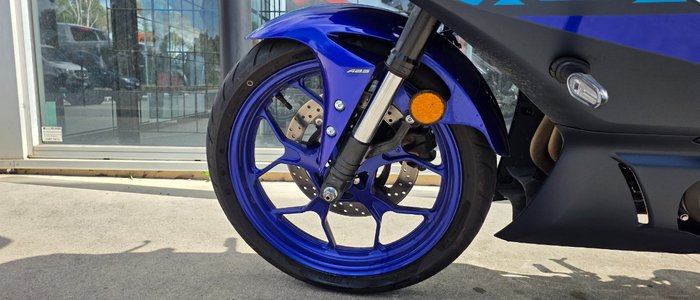 2024 Yamaha YZF-R3 BLUE