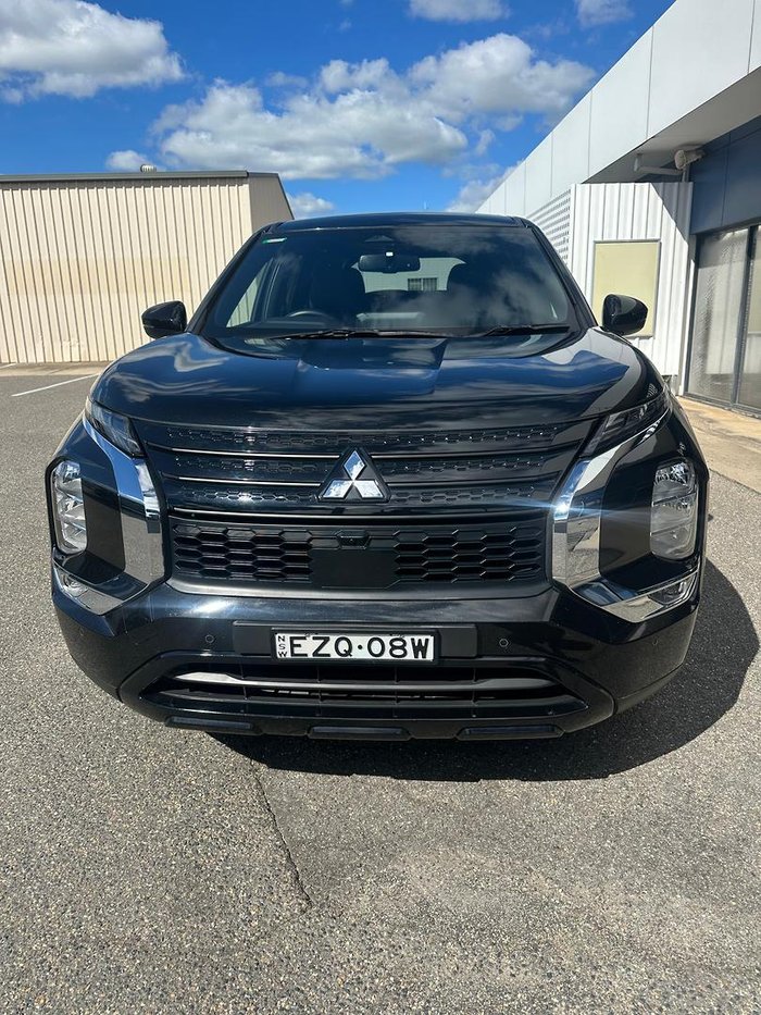 2023 Mitsubishi Outlander LS Black Edition